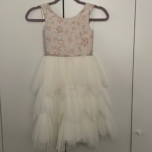 Girl dress, very delicate.